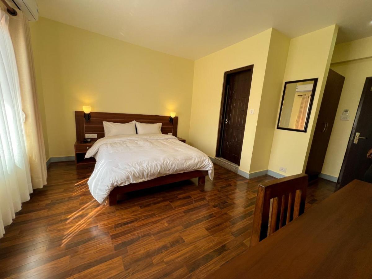 Hotel Claire Inn Kathmandu Bagian luar foto