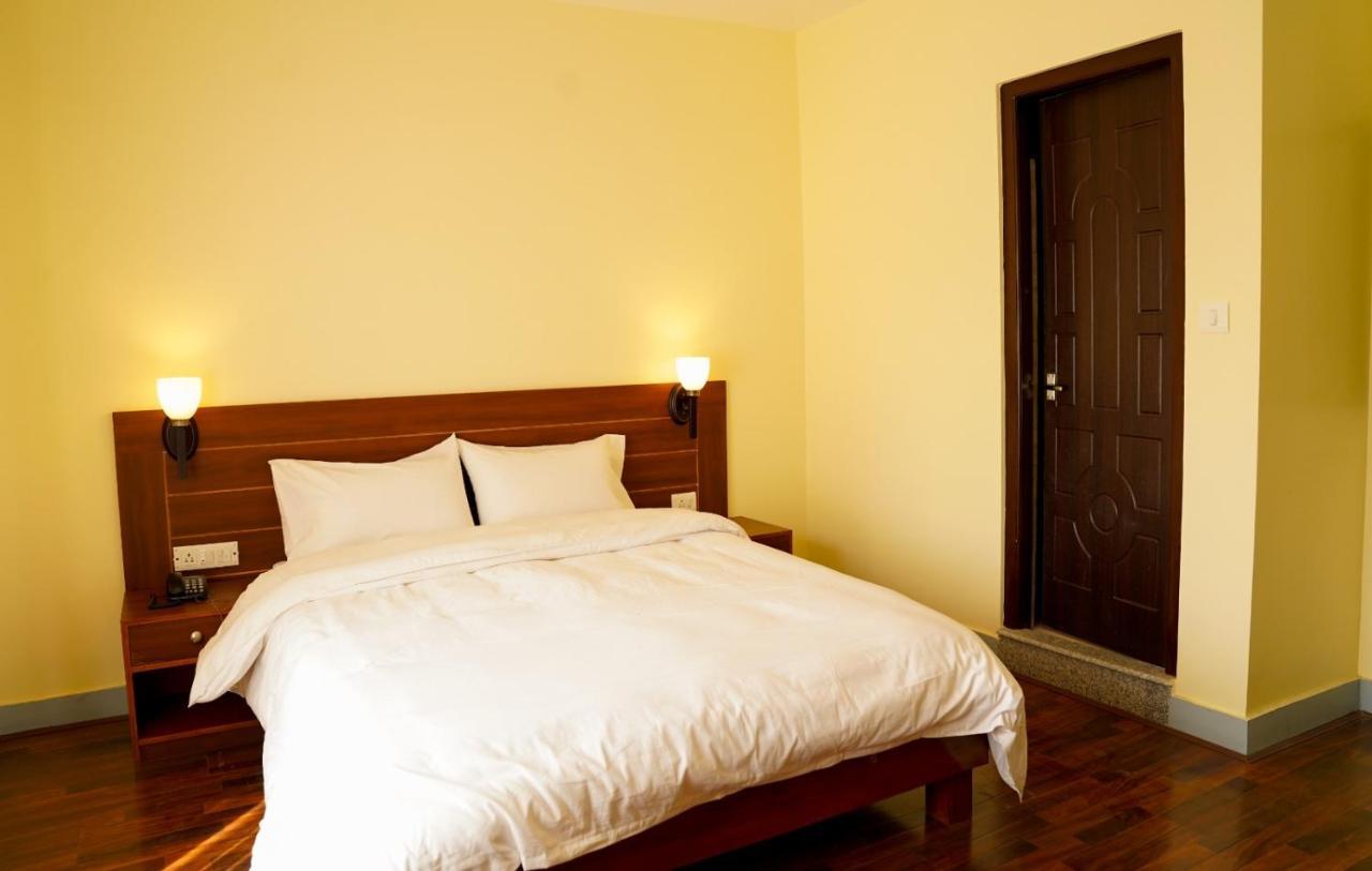 Hotel Claire Inn Kathmandu Bagian luar foto